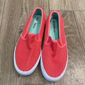 Woman’s Airwalk slip on sneakers, size 8
